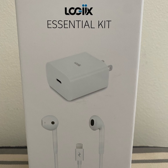 Brand new LOGiix Essential Kit for IPhone - Picture 1 of 2